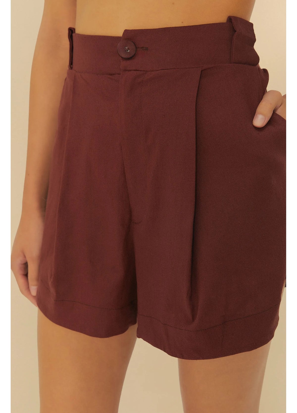 SHORT FEM PREGAS BOLSO LATERAL MARROM