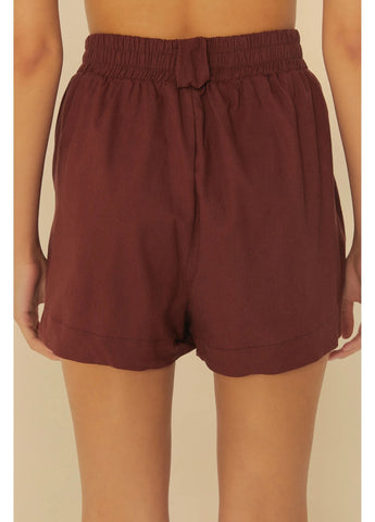 SHORT FEM PREGAS BOLSO LATERAL MARROM