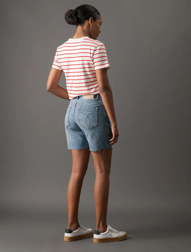 BERUDA CKJ FEM JEANS ALONGADA AZUL CLARO