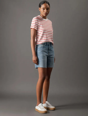 BERUDA CKJ FEM JEANS ALONGADA AZUL CLARO