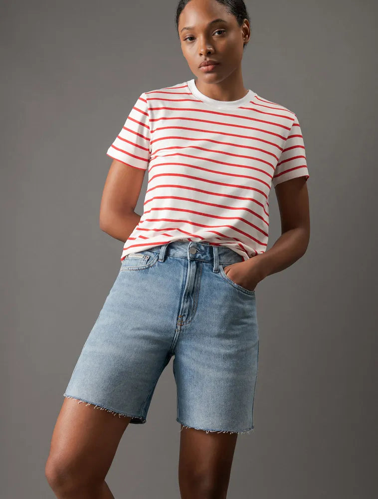BERUDA CKJ FEM JEANS ALONGADA AZUL CLARO