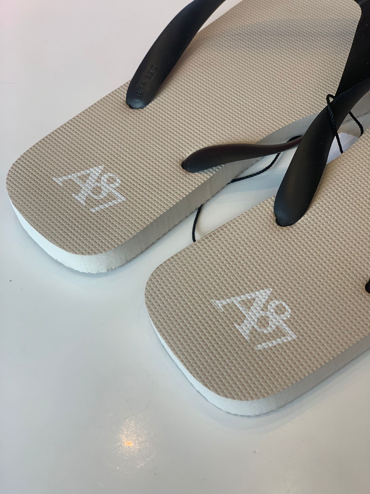 CHINELO MASC BASICA A87 AEROPOSTALE CRUDO