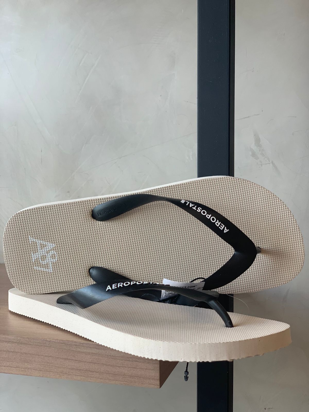 CHINELO MASC BASICA A87 AEROPOSTALE CRUDO