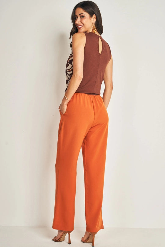 CALCA FEM EM PLANO CREPONADO CONHAQUE