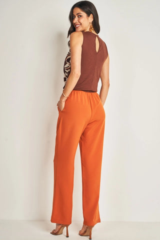 CALCA FEM EM PLANO CREPONADO CONHAQUE