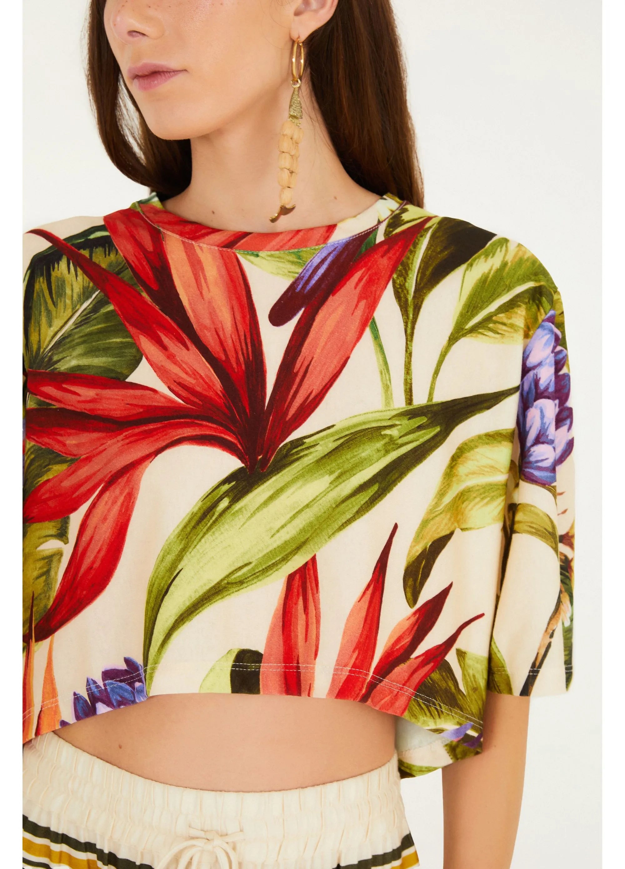 BLUSA TSHIRT CROPPED FLORARTE FARM BEGE