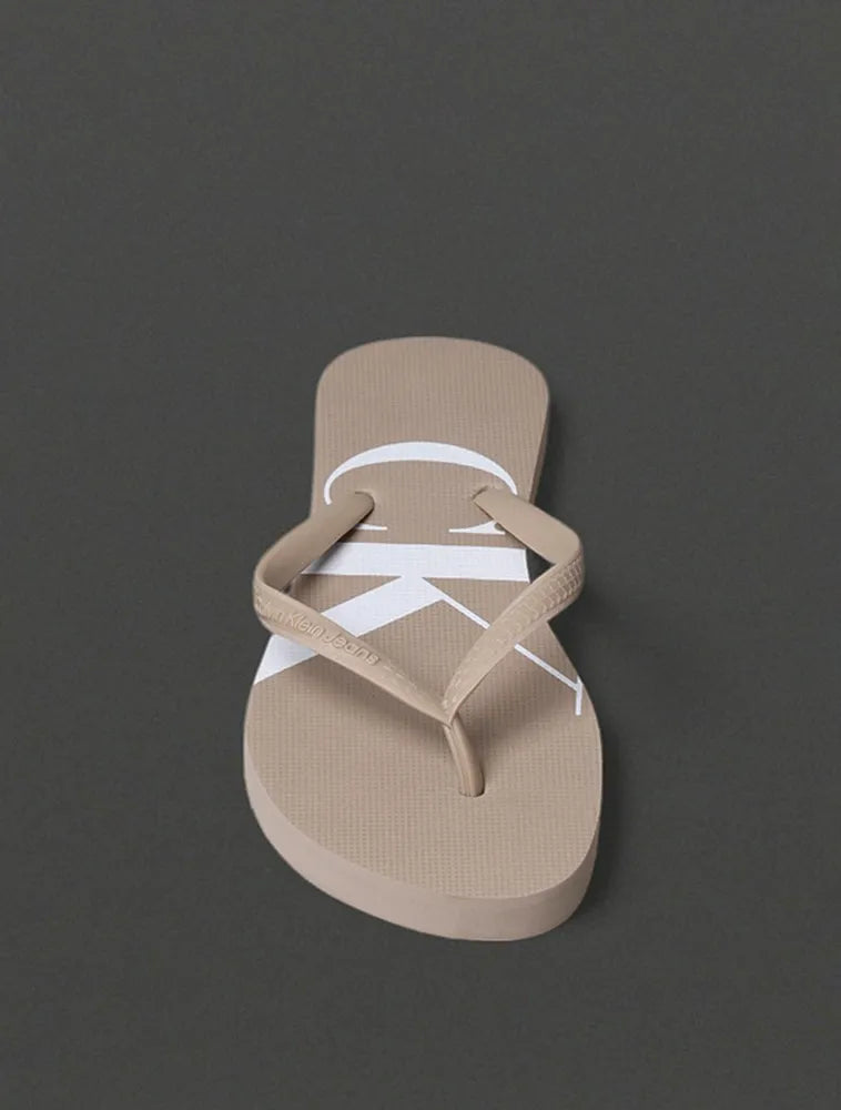 CHINELO CKJ FEM LOGO CORRIDO CK CAQUI CLARO