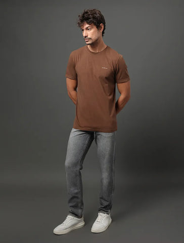 CAMISETA MAS MC CKJ LOGO BASICO PEITO MARROM