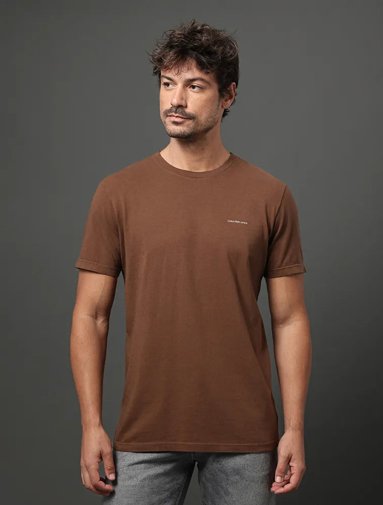 CAMISETA MAS MC CKJ LOGO BASICO PEITO MARROM