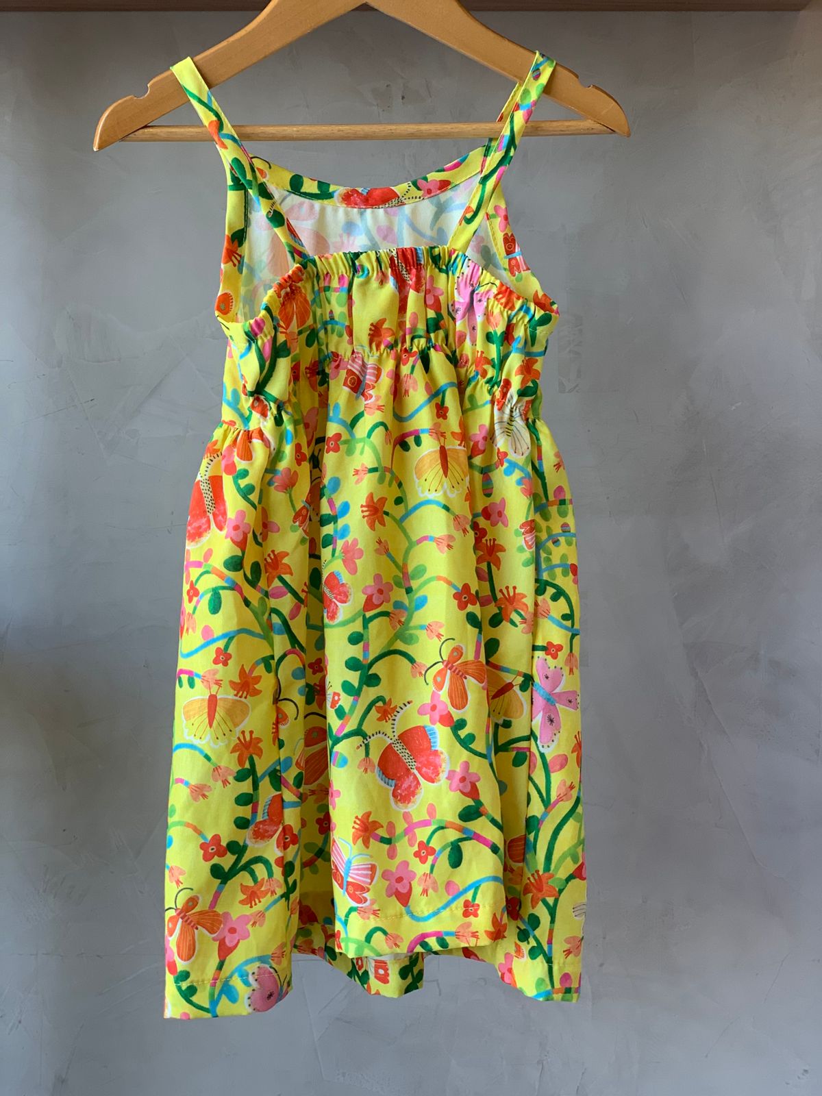 VESTIDO FEM BASIQUINHO FUN ALPHABETO AMAREL