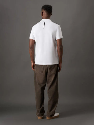 POLO CKJ MASC MC LOGO RE ISSUE PEITO BRANCO