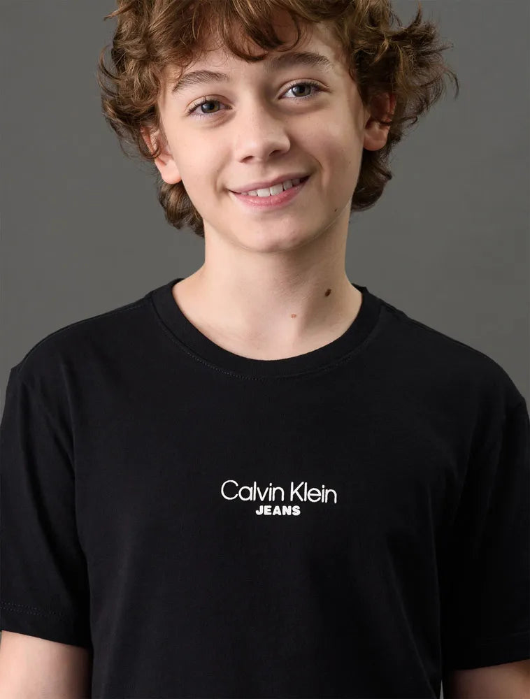CAMISETA CKJ KIDS MAS LOGO CALVIN JEANS PRETO