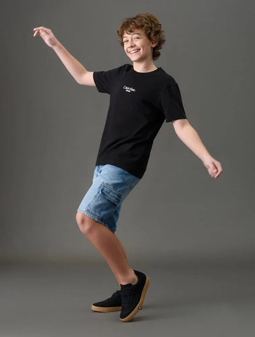 CAMISETA CKJ KIDS MAS LOGO CALVIN JEANS PRETO