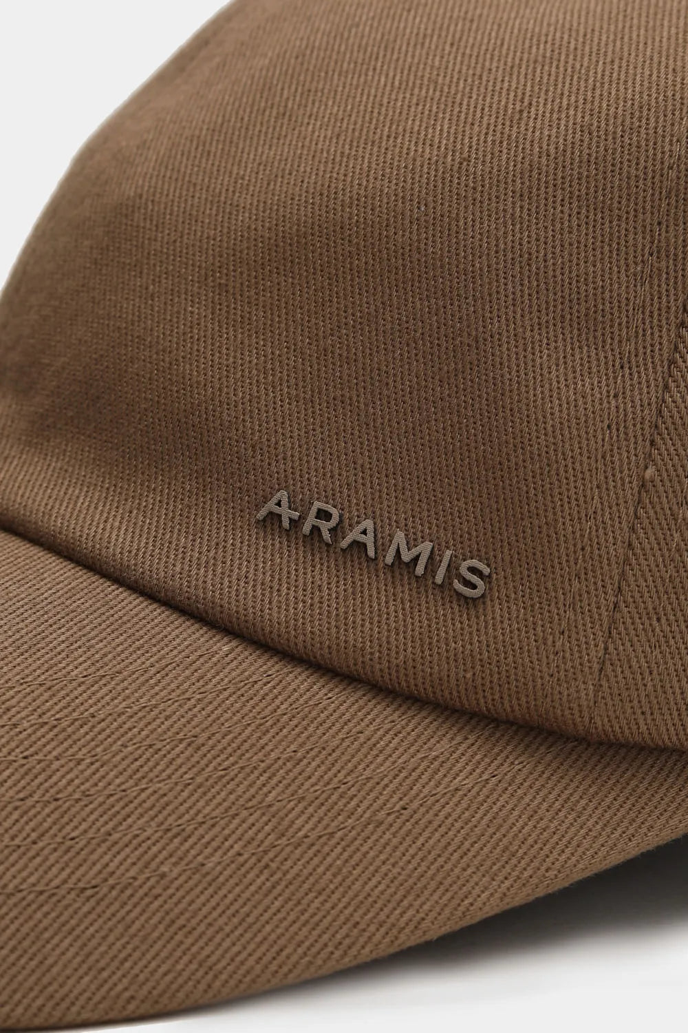 BONE ARAMIS PLACA COLOR AREIA