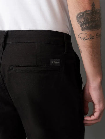 BERMUDA CKJ MAS COLOR CHINO PRETO