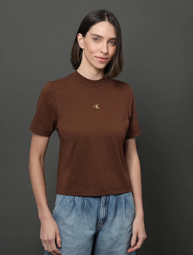 BLUSA CKJ FEM MC RIB C LOGO RELEVO MARROM