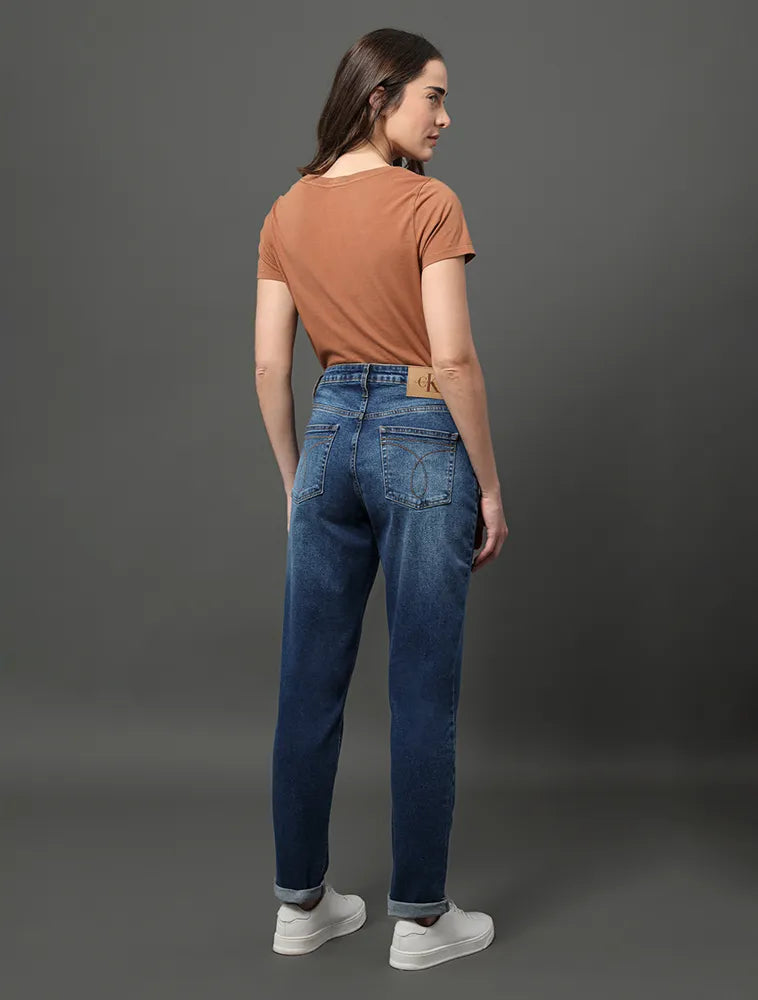 CALCA CKJ FEM JEANS MOM 5 POCKETS AZUL MEDIO