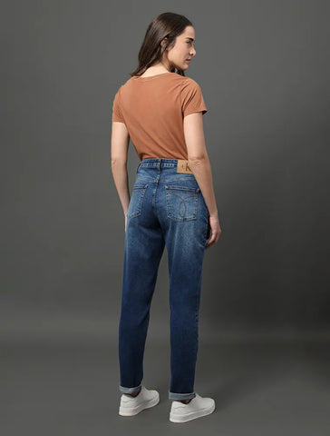 CALCA CKJ FEM JEANS MOM 5 POCKETS AZUL MEDIO