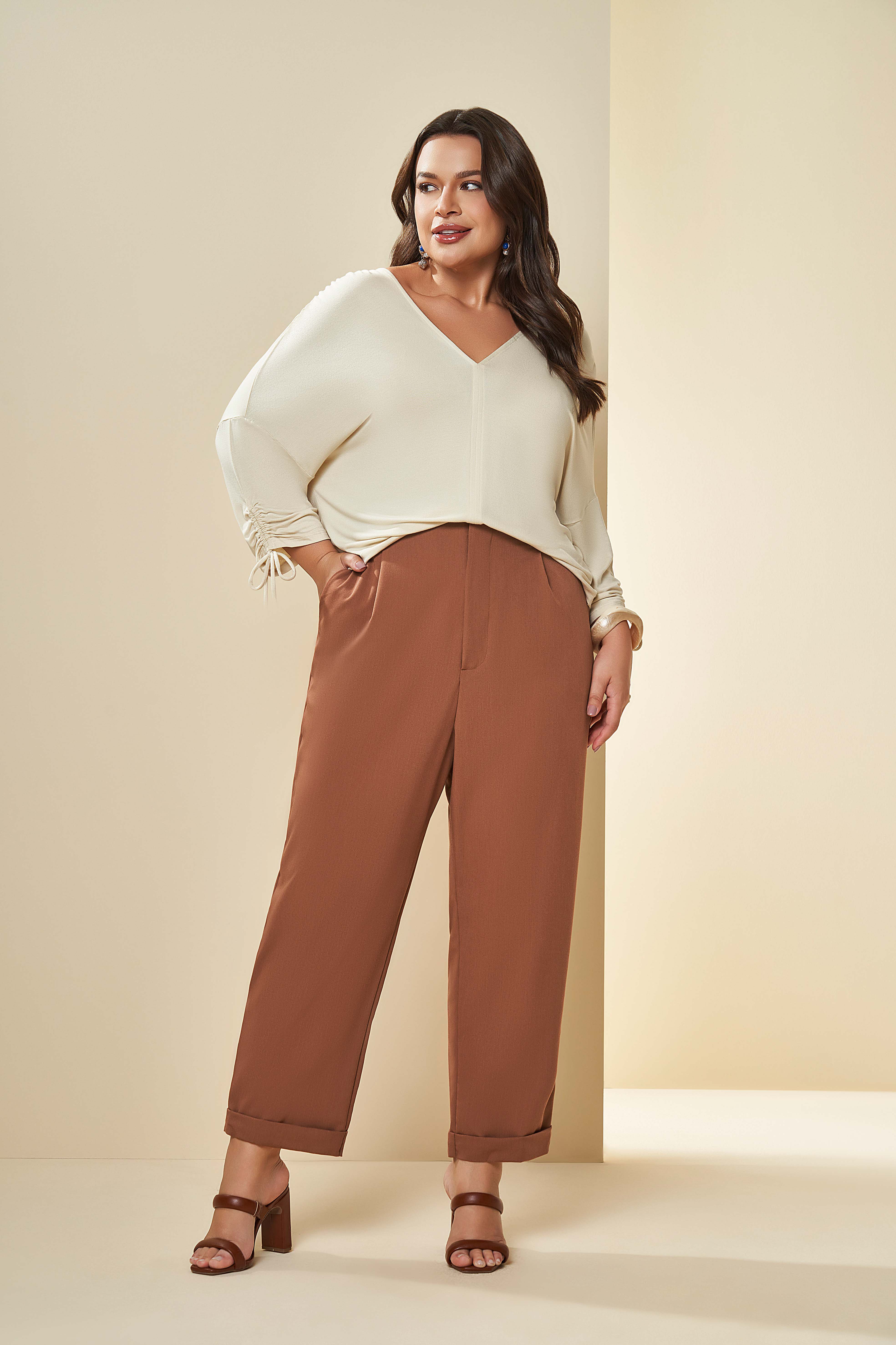 CALCA EM PLANO ALFAIATARIA COMFY CACAU