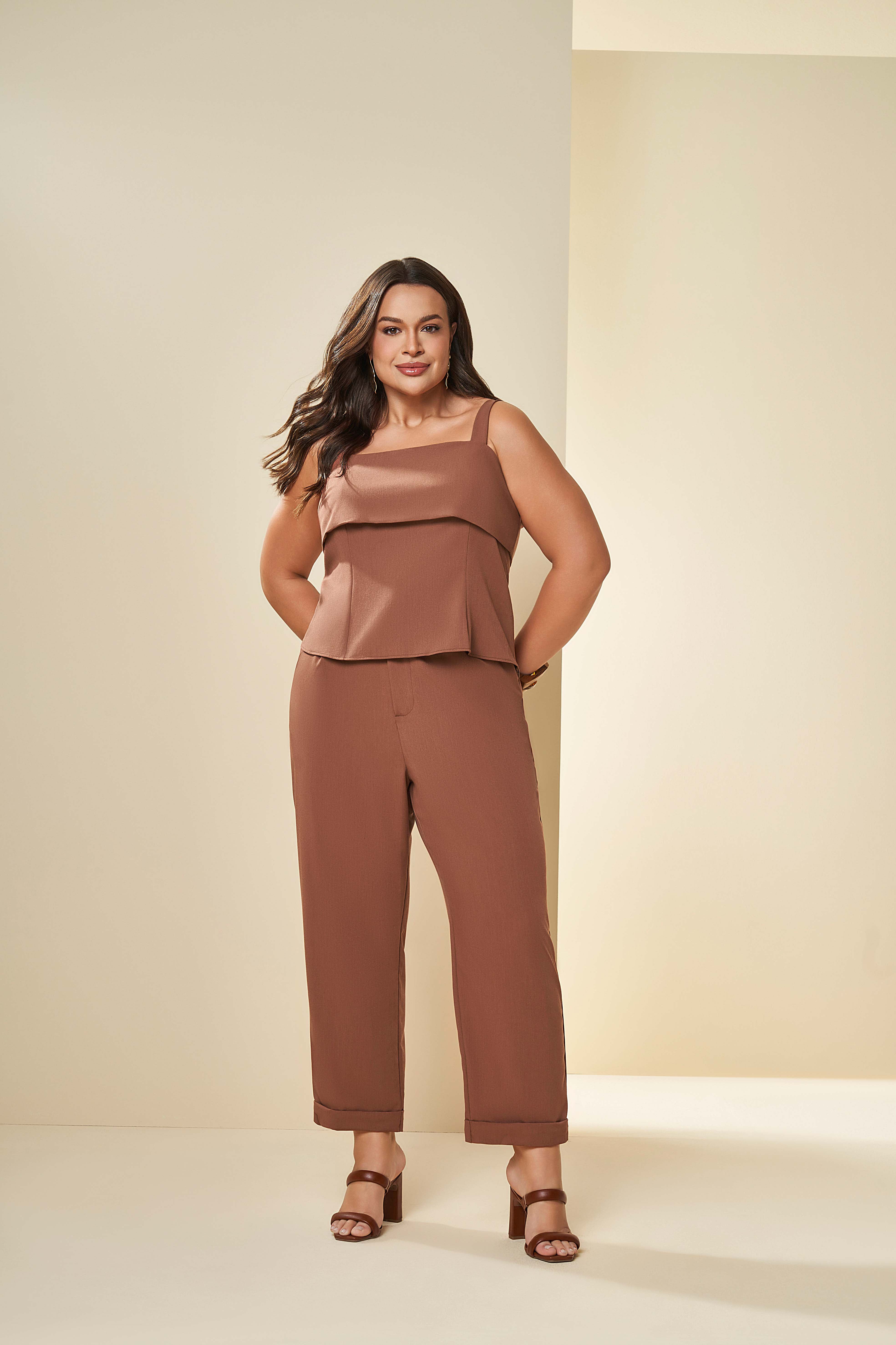 BLUSA ALCA PLANO ALFAIATARIA COMFY CACAU