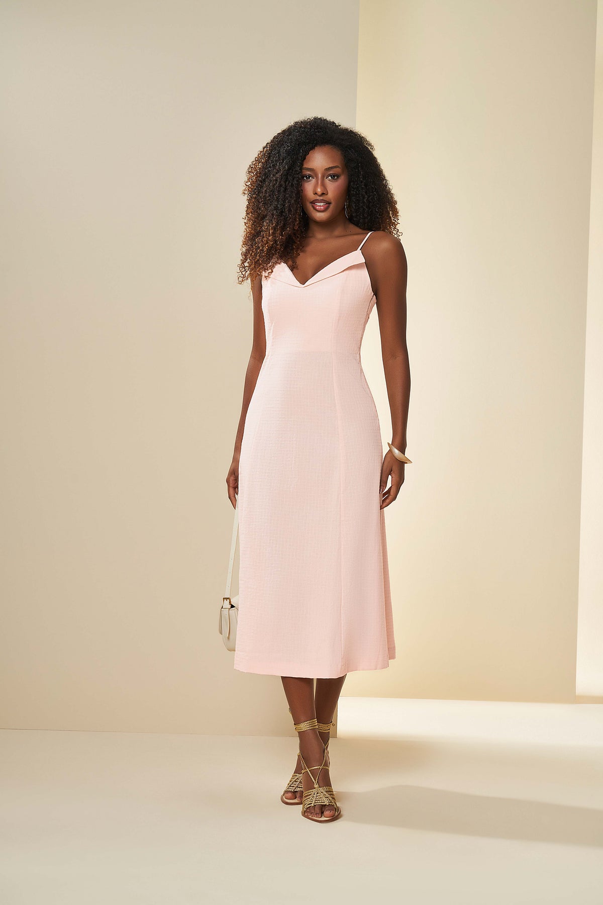 VESTIDO MIDI DE ALCA EM PLANO NEW GRID ROSA