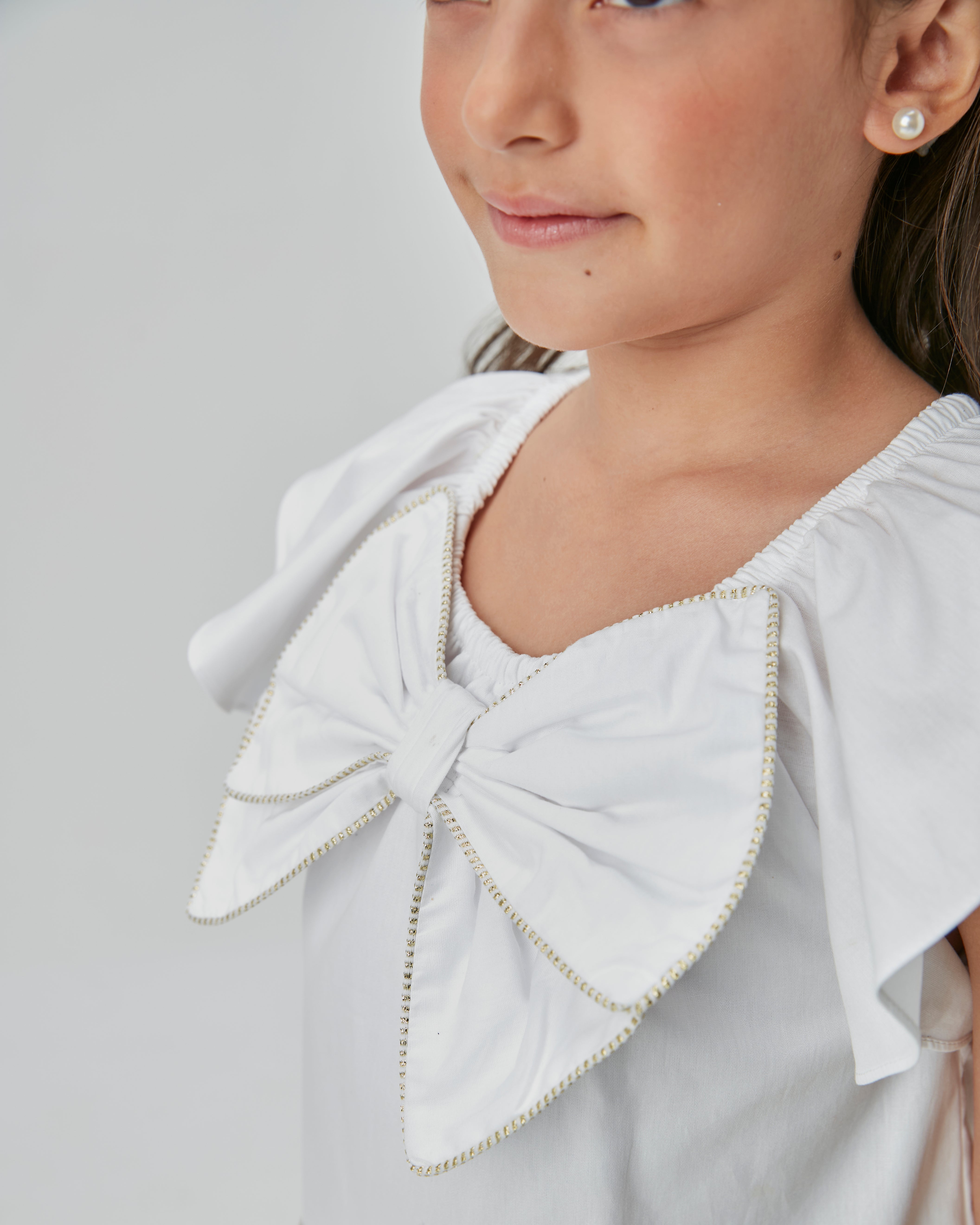 VESTIDO EM TRICOLINE C DET LACO FRENTE BRANCO