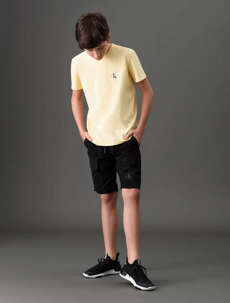 CAMISETA CKJ KIDS MAS MC REISSUE PEITO AMARELO MANTEIGA