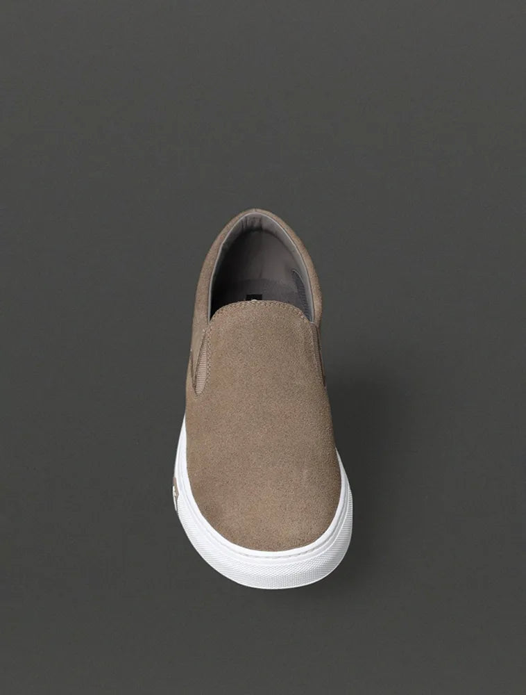 TENIS CKJ MAS PROJECT SLIP ON CAQUI CLARO