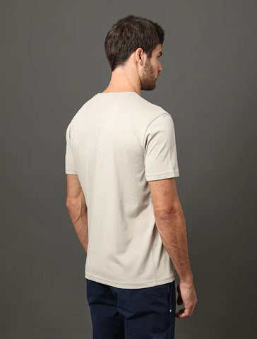 CAMISETA CKJ MAS MC OMEGA PEITO CAQUI CLARO