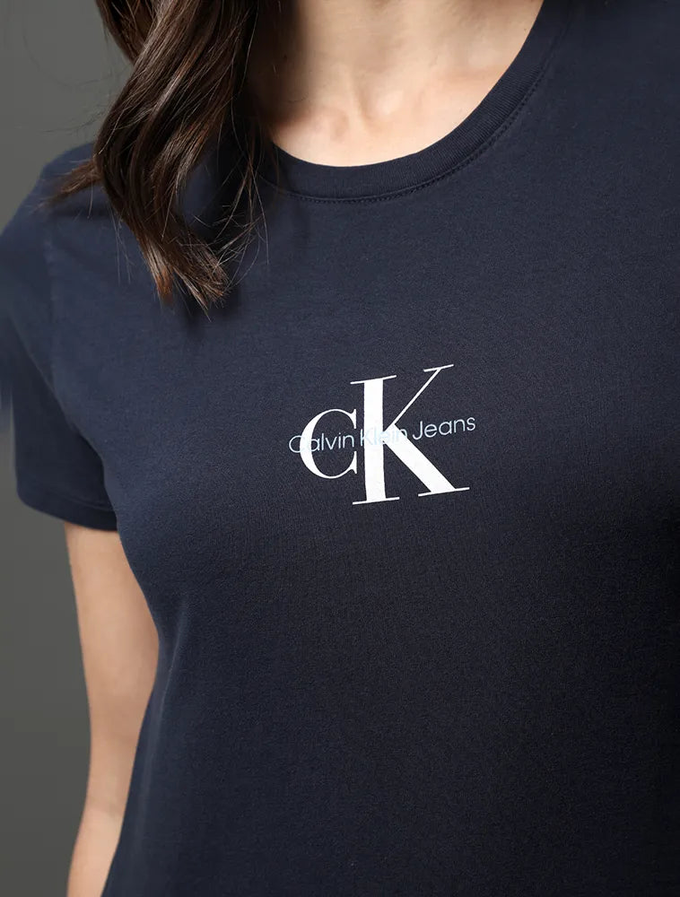 BLUSA CKJ FEM MC REISSUE CENTRALIZADO MARINHO