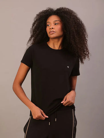 BLUSA MC CKJ FEM LOGO CK BORDADO PRETO