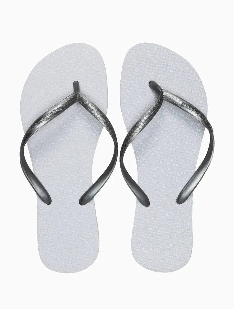 CHINELO FEM CKJ LOGO SERIF FONT LIGHT GREY