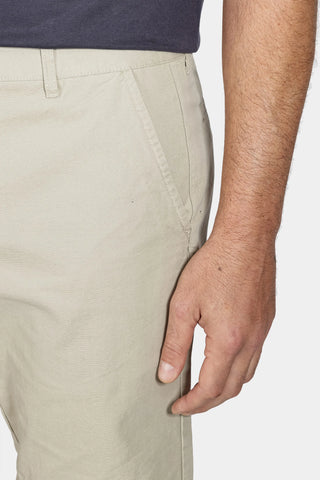 BERMUDA MAS ARAMIS CHINO COLOR KOMBAT AREIA