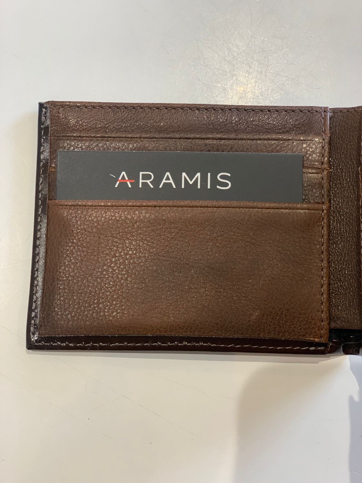 CARTEIRA ARAMIS SIGNATURE HORIZONTE CHOCOLATE