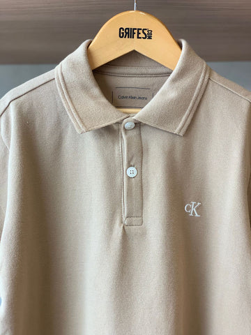 POLO CKJ KIDS MAS MC LOGO CK BORDADO CAQUI MEDIO