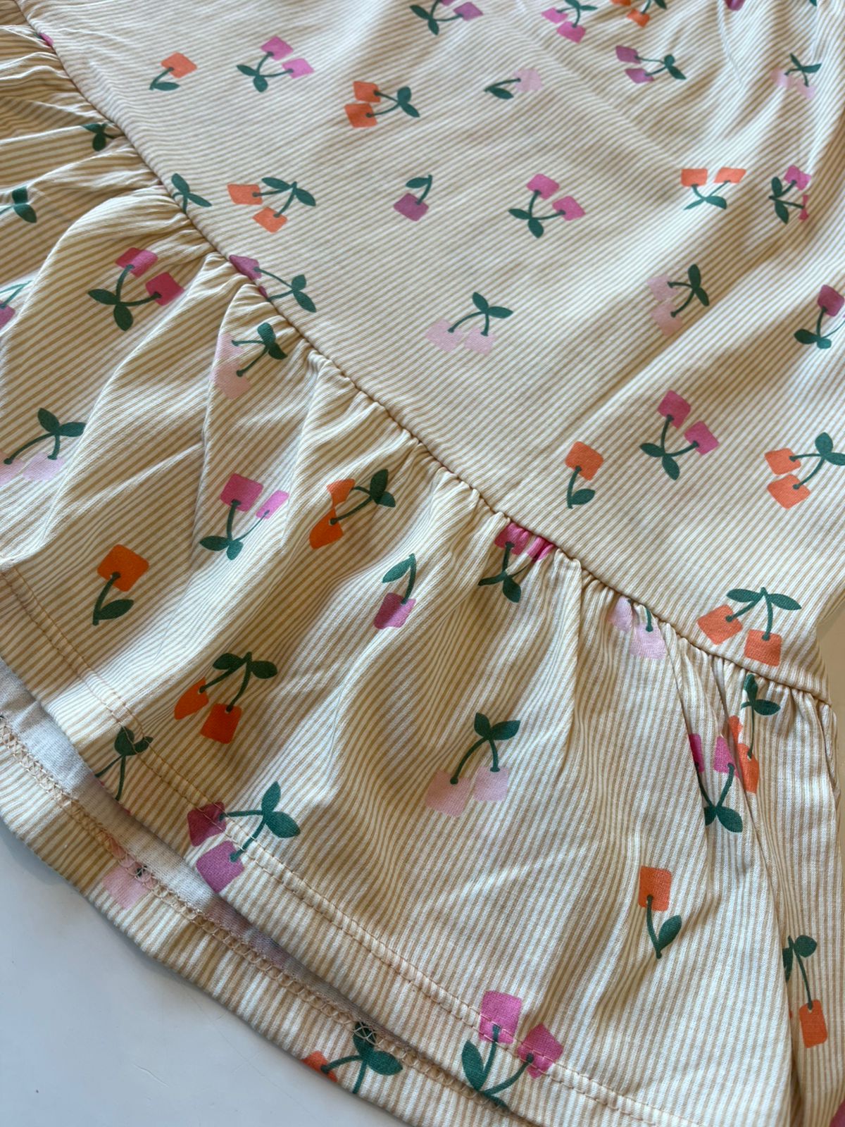 VESTIDO ALCA MALHA LIST EST FRUTINHAS OFF WHITE