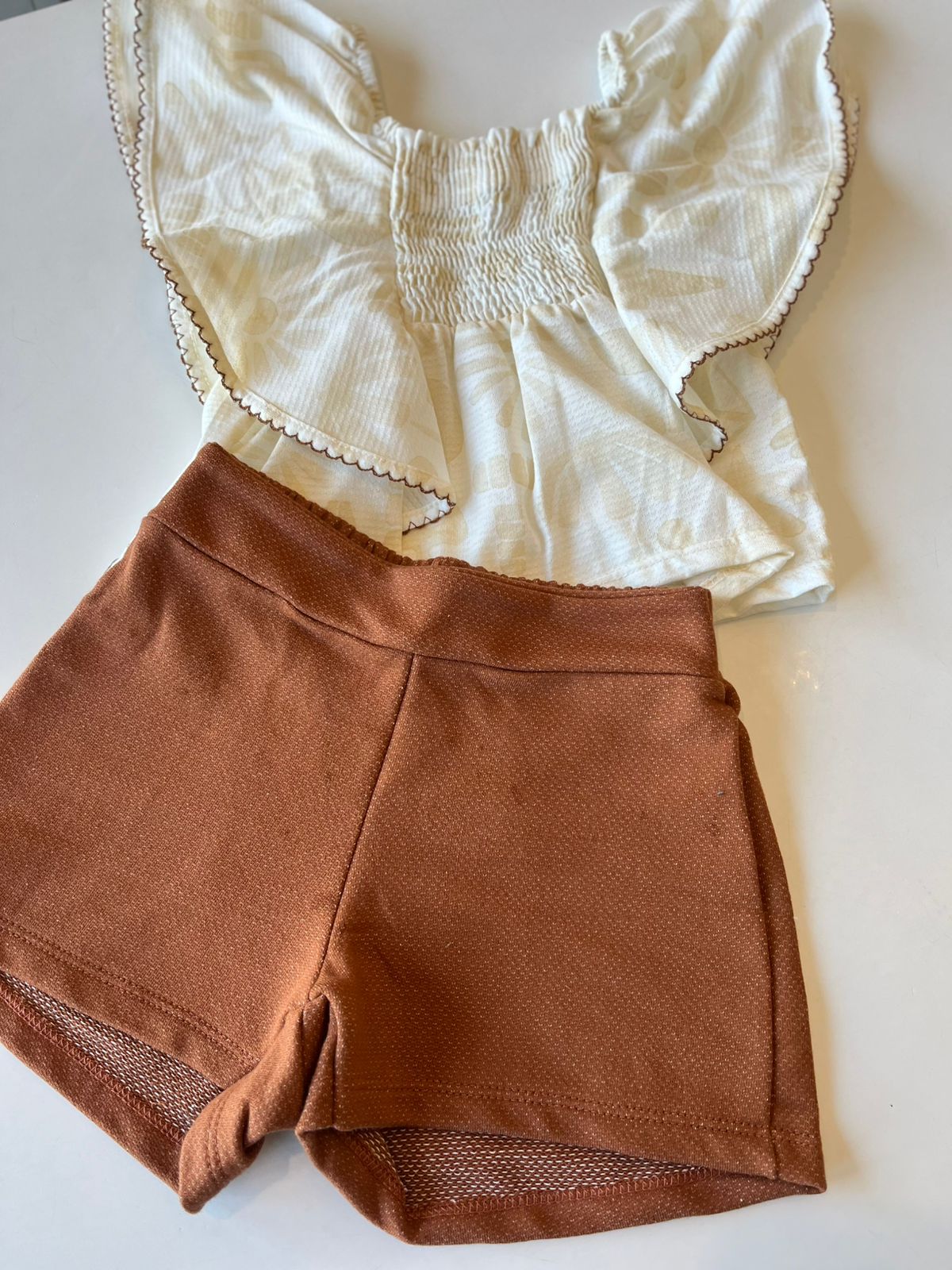 CONJ FEM BL BAB E LASTEX E SHORT TEXT OFF WHITE/MARROM