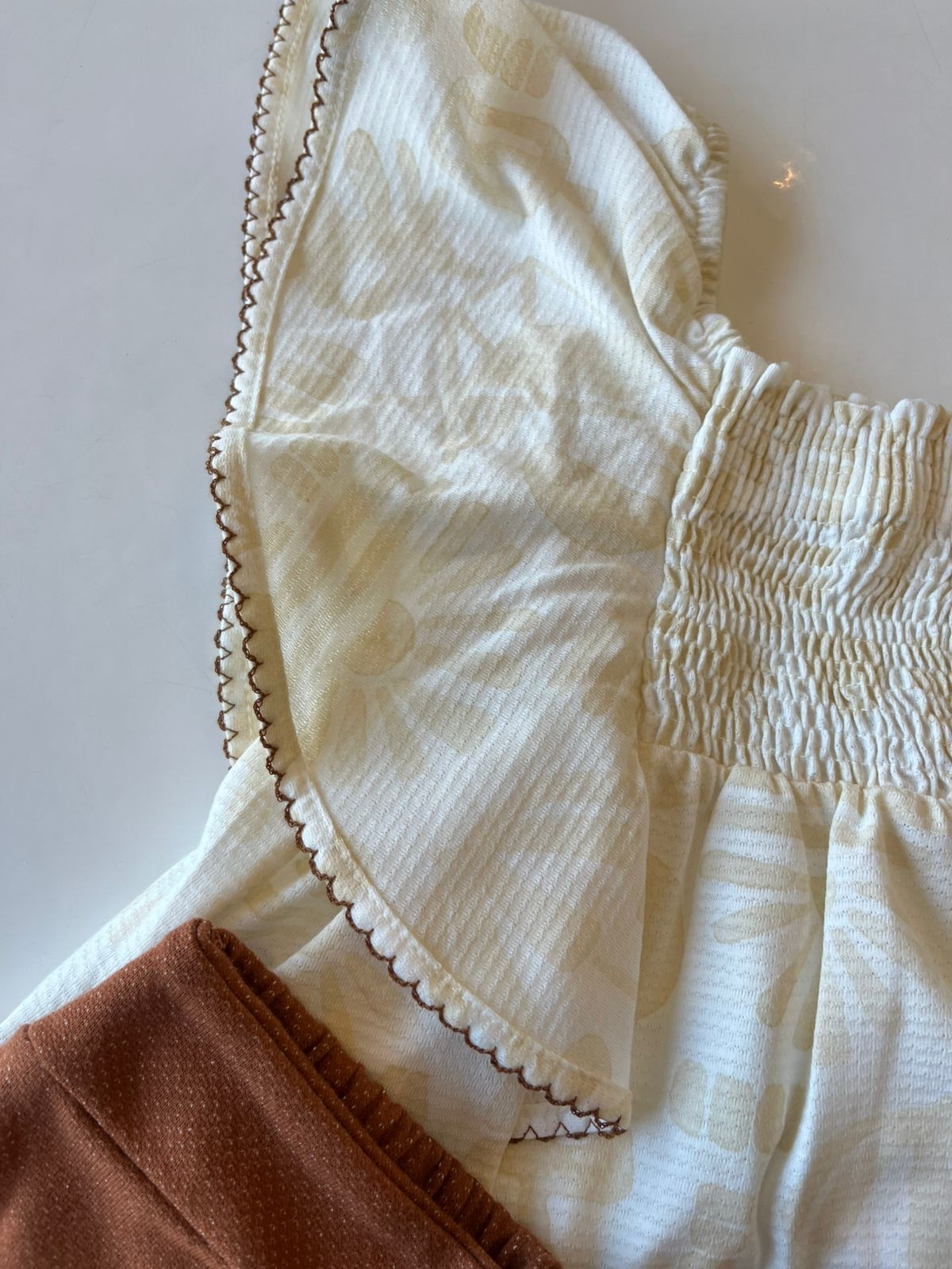 CONJ FEM BL BAB E LASTEX E SHORT TEXT OFF WHITE/MARROM