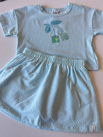 CONJ FEM BL CEREJAS LANTEJ E SAIA TEXT AZUL CLARO