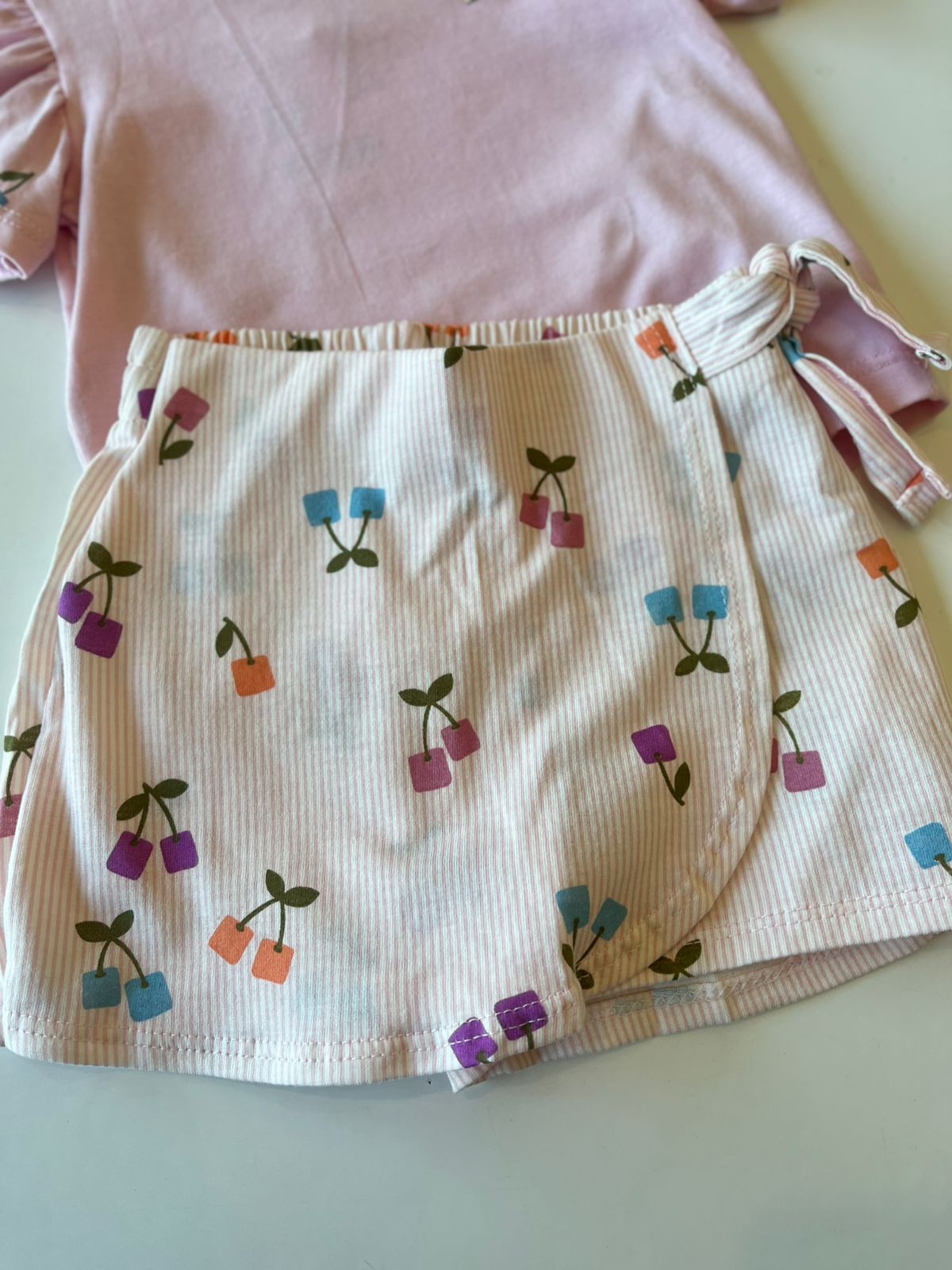 CONJ FEM BL DET MG E SHORT SAIA LIST EST ROSA CLARO