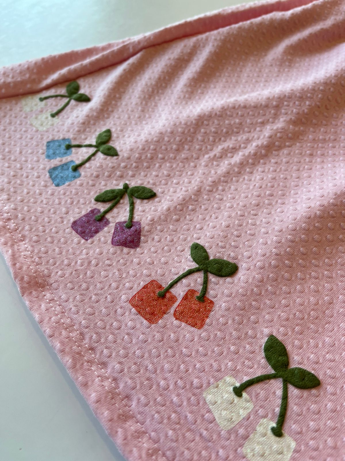 VESTIDO MG BAB CEREJAS BARRAS TEXT ROSA CLARO