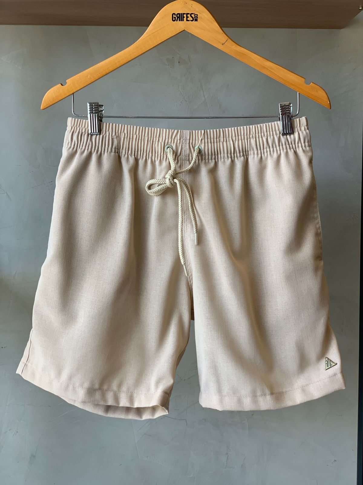 SHORT LINHO MASC LISO AREIA