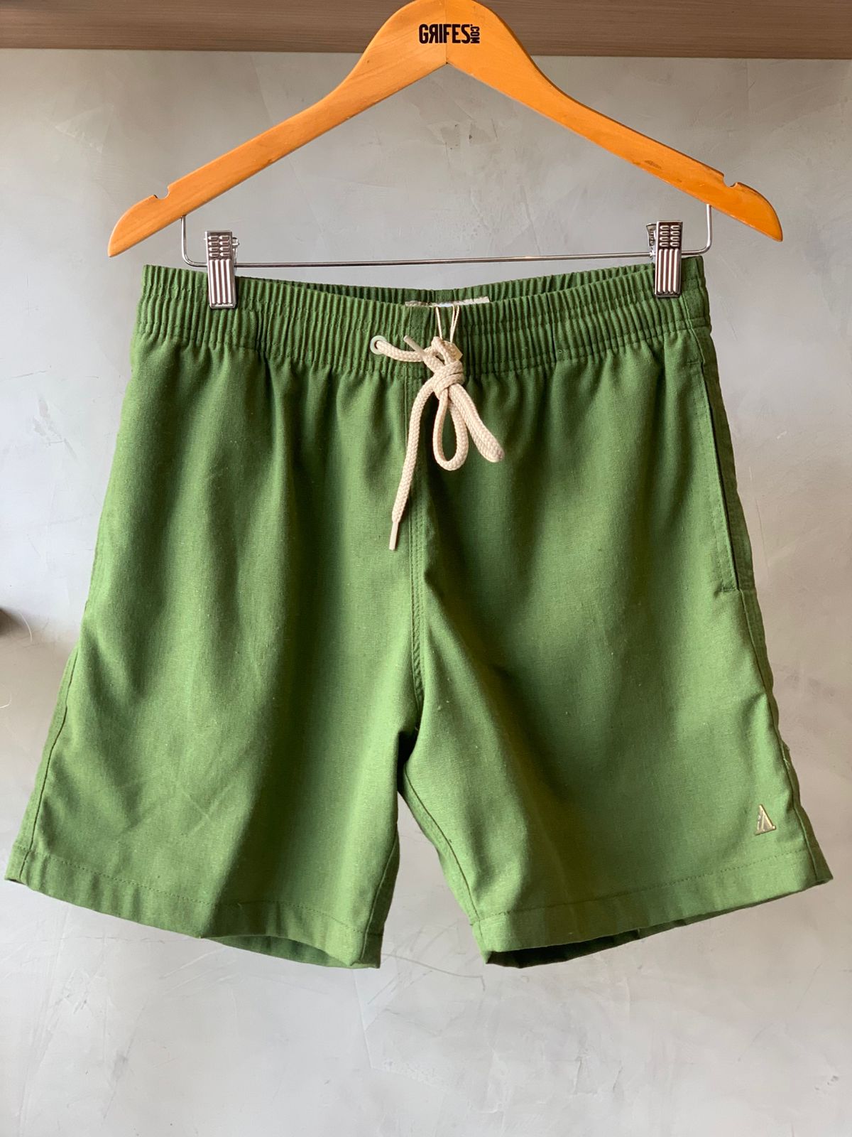 SHORT LINHO MASC LISO VERDE OLIVA