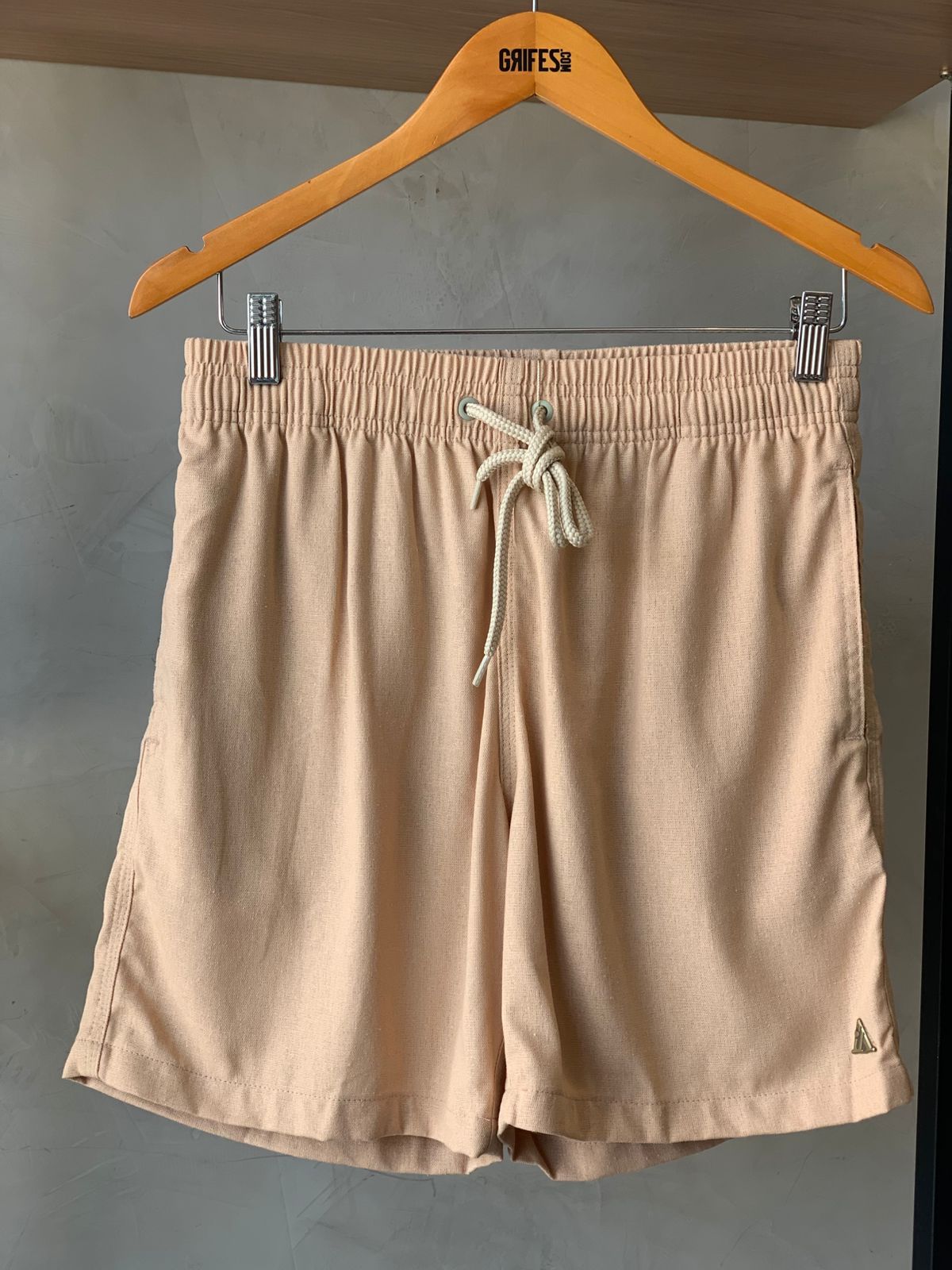 SHORT LINHO MASC LISO BEGE MEDIO