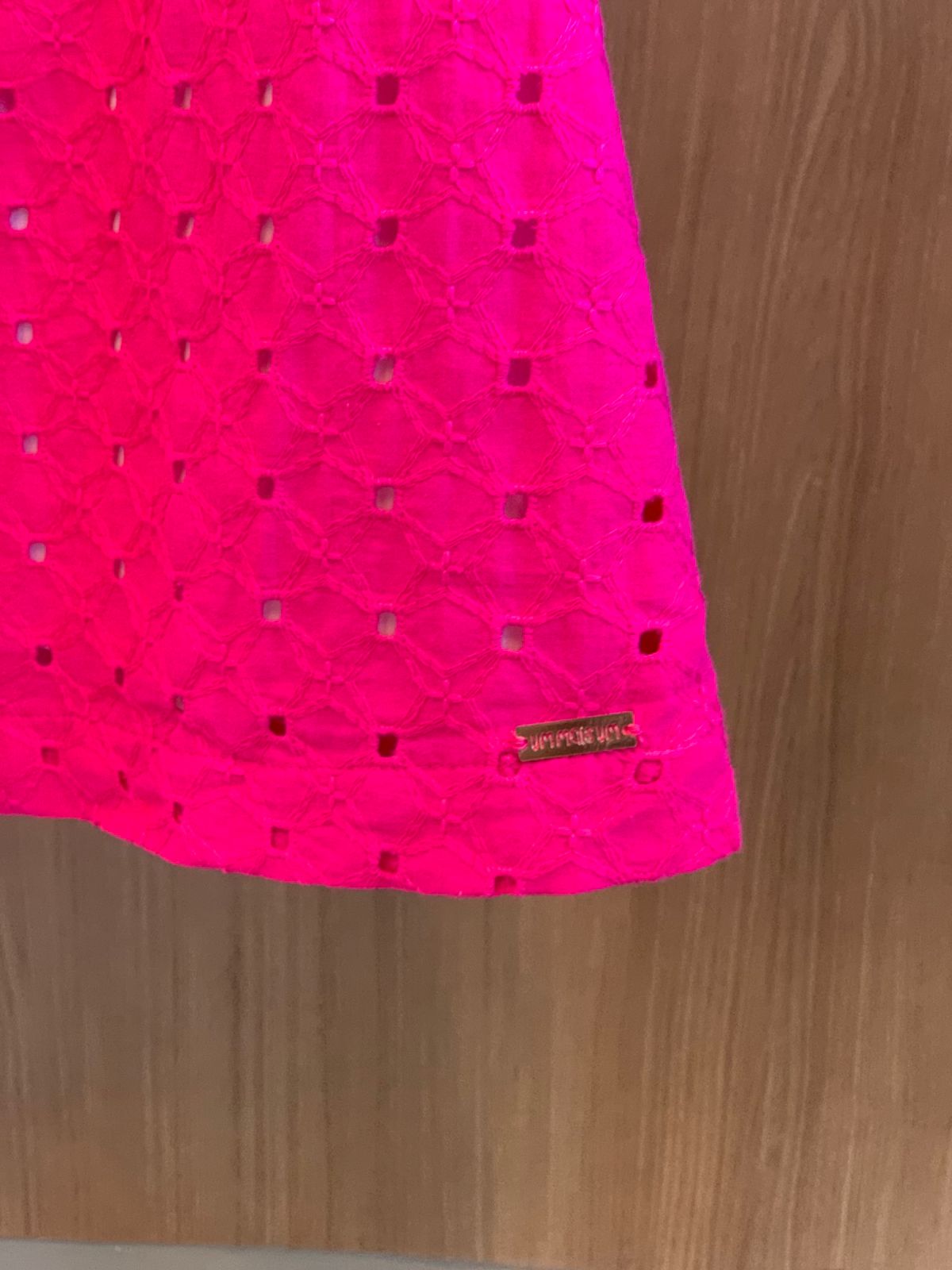 VESTIDO DE LAISE PREGAS E MAX GOLA BORD ROSA PINK