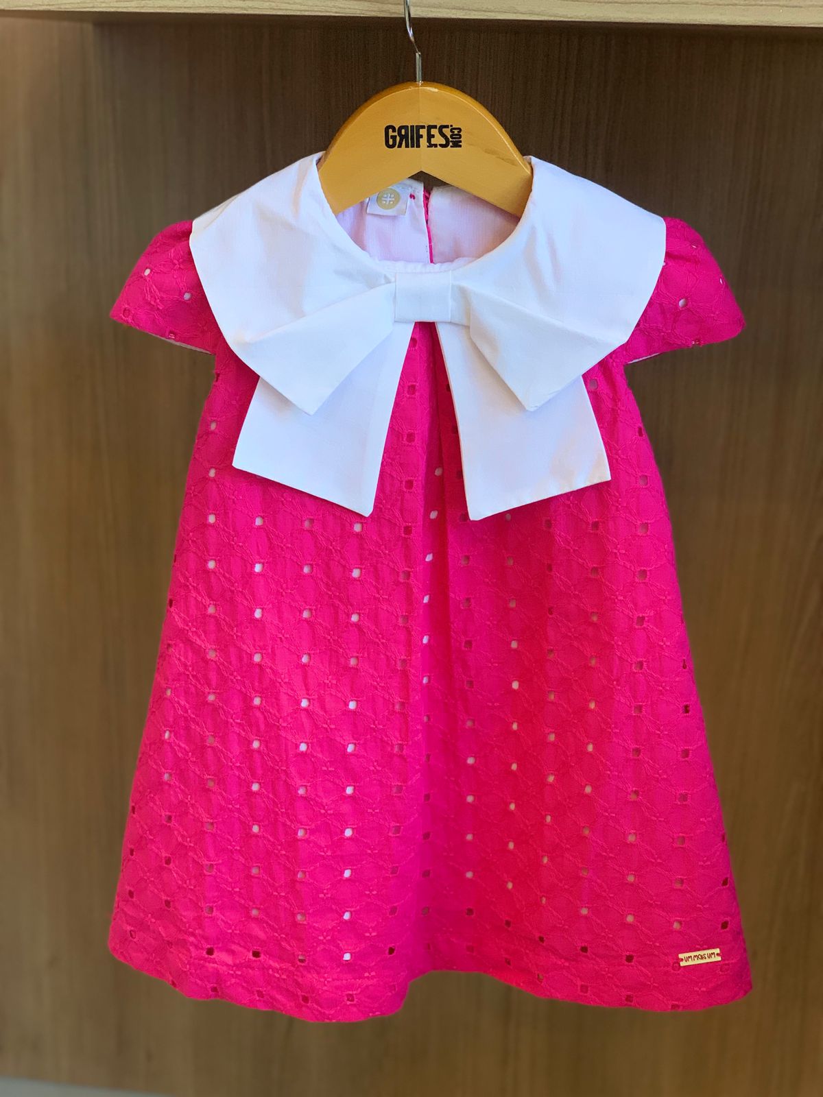 VESTIDO DE LAISE PREGAS E MAX GOLA BORD ROSA PINK