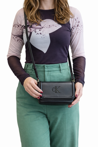 BOLSA CKJ FEM TRANSVERSAL REISSUE PRETO