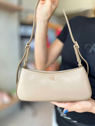 BOLSA CKJ FEM SHOULDER BAG LOGO REISSUE HAVANA