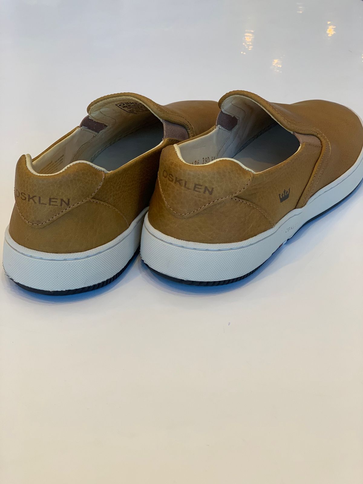 TENIS MAS BOSSANOVA COURO GRAXO OSKLEN CARAMELO