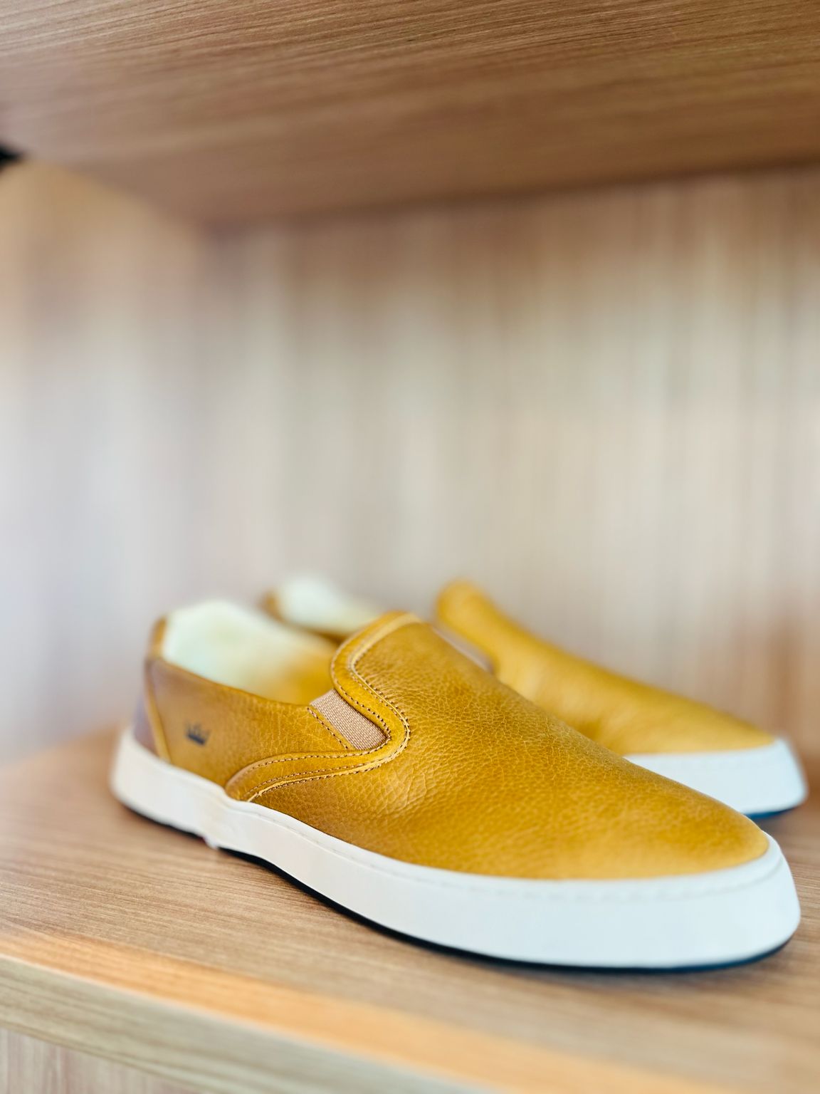 TENIS MAS BOSSANOVA COURO GRAXO OSKLEN CARAMELO
